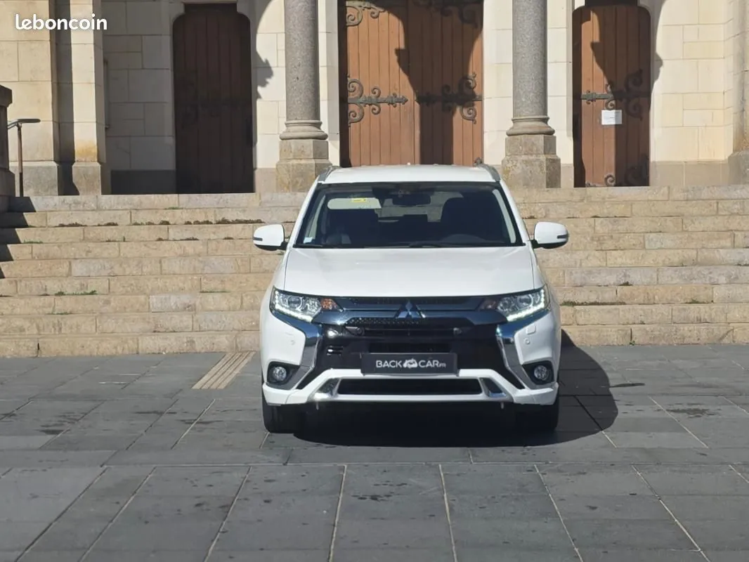 Mitsubishi Outlander 2019 photo 2
