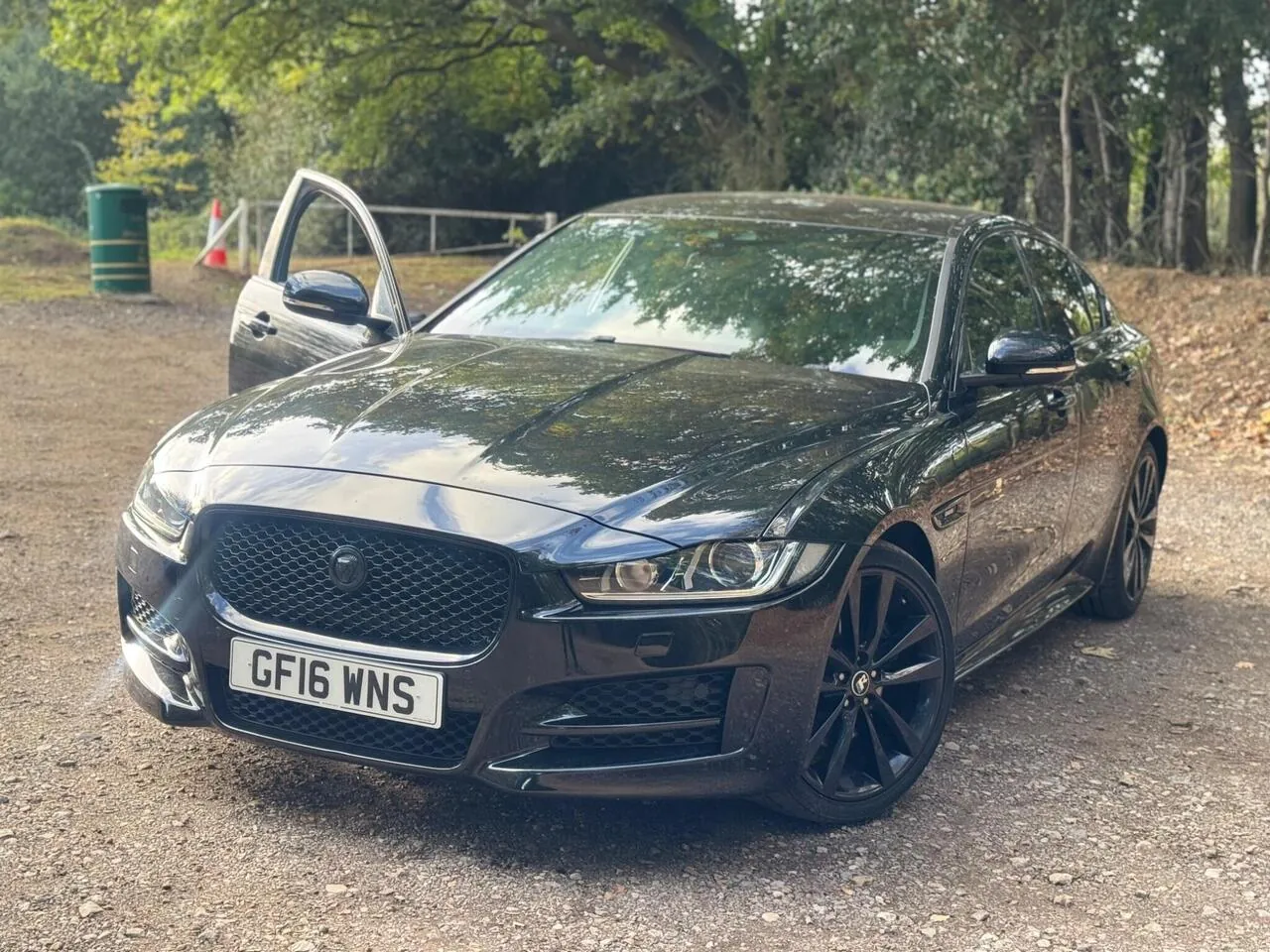 Jaguar Xe 2016 photo 4