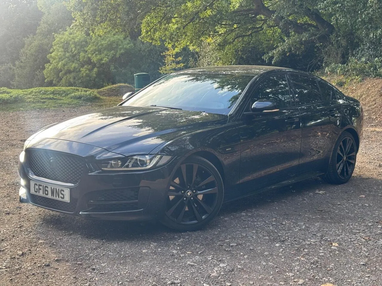 Jaguar Xe 2016 photo 2
