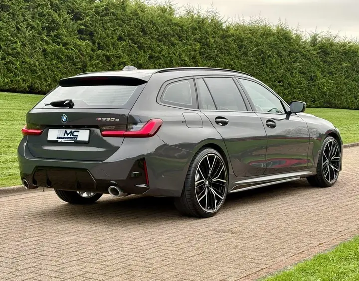 BMW 3 Series 2023 photo 3