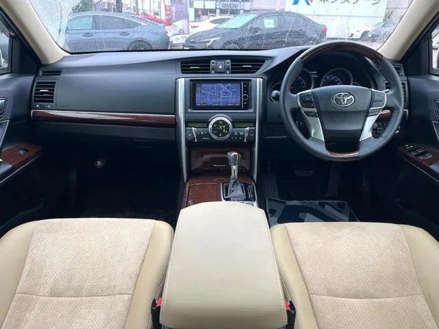 Toyota Mark X 2013 photo 2