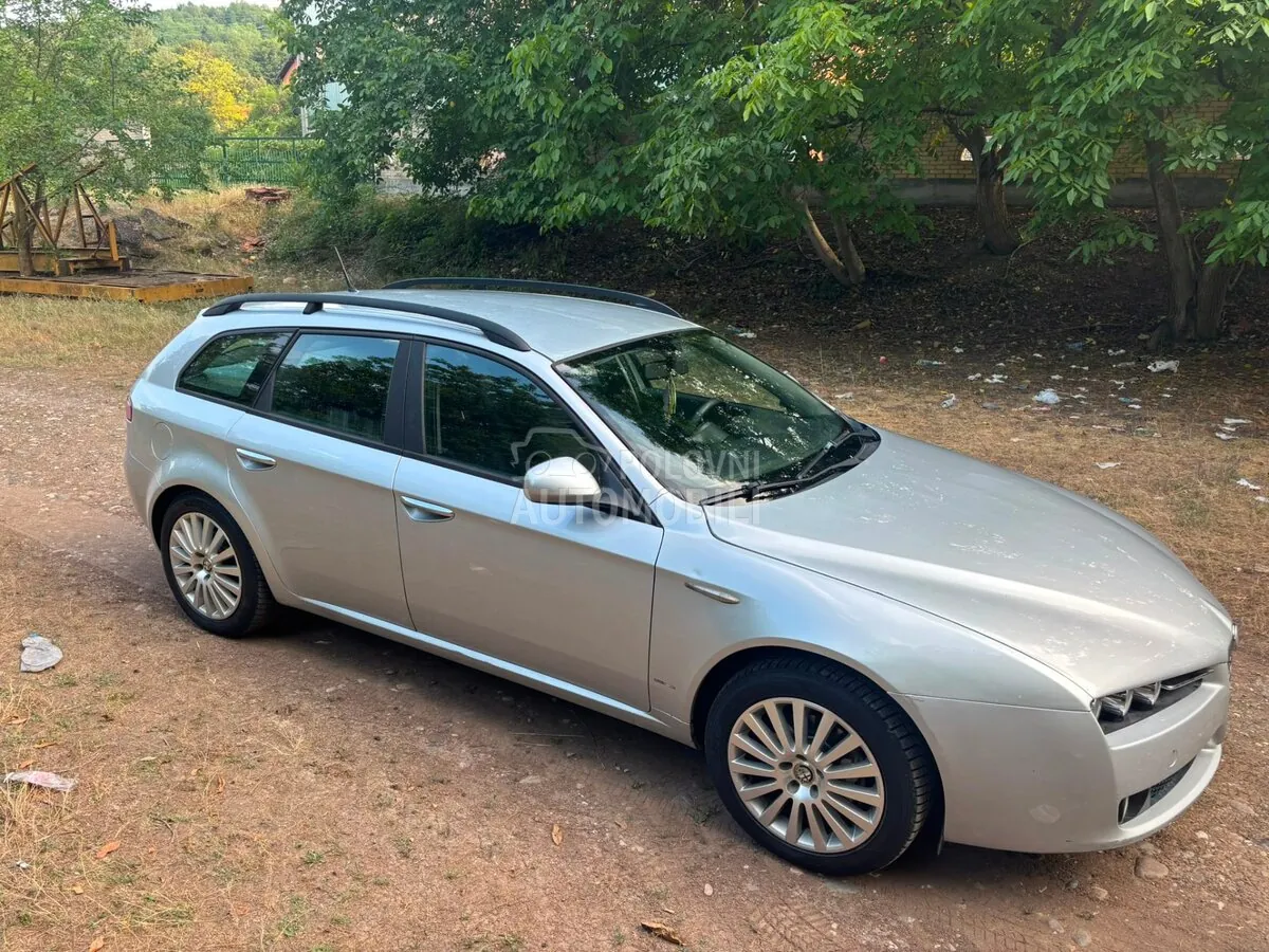Alfa Romeo 159 2008 photo 4