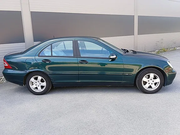 Mercedes-Benz C200 2003 photo 2