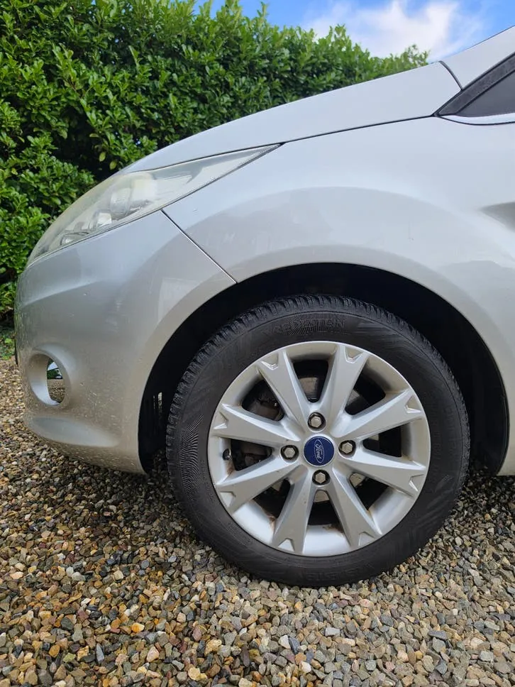 Ford Fiesta 2009 photo 2