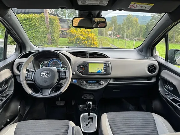 Toyota Yaris 2017 photo 2