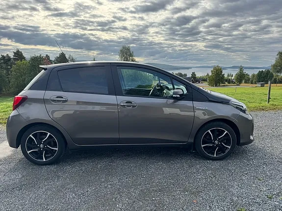 Toyota Yaris 2017 photo 3