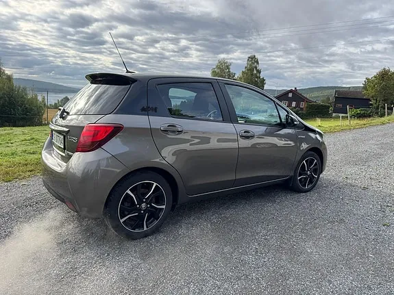 Toyota Yaris 2017 photo 5