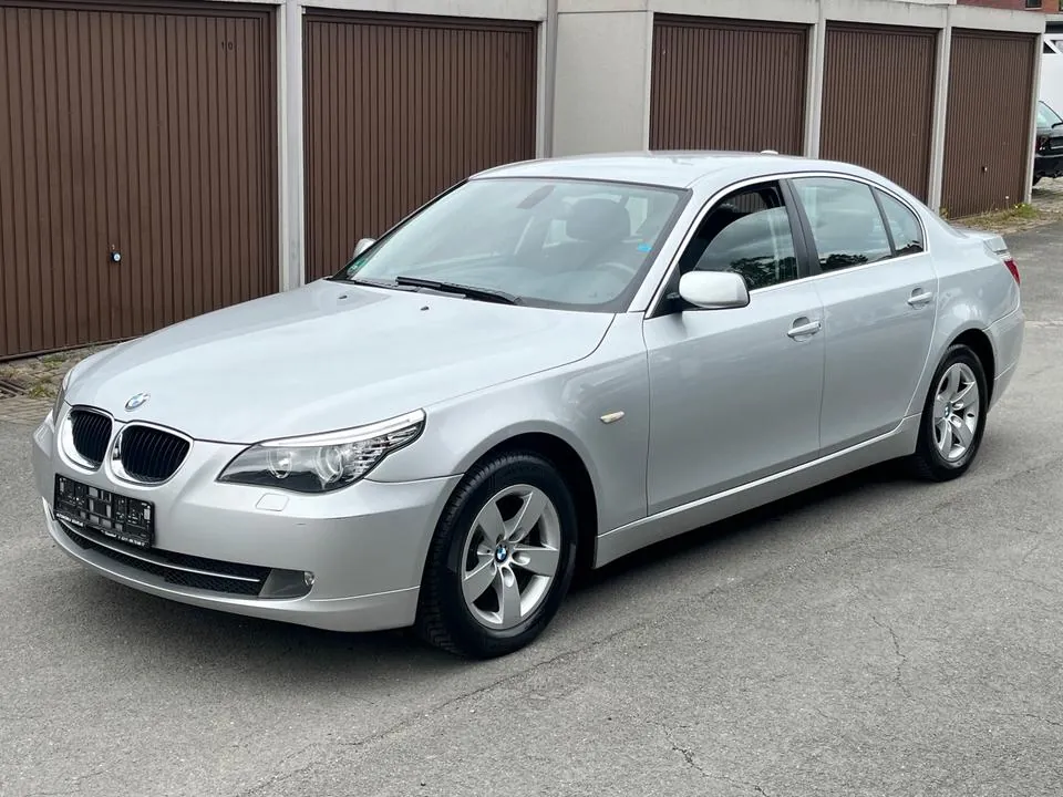BMW 520I
