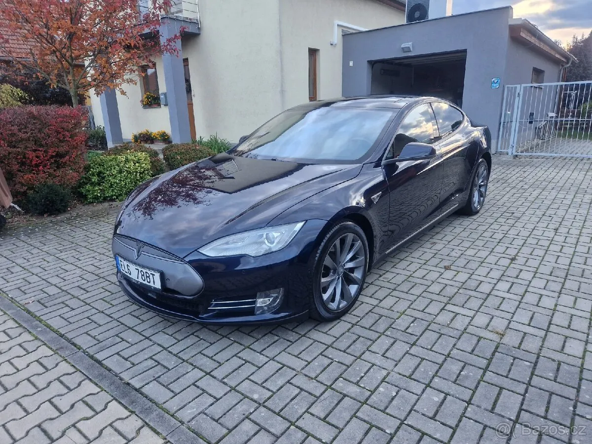 Tesla Model S 2015 photo 2