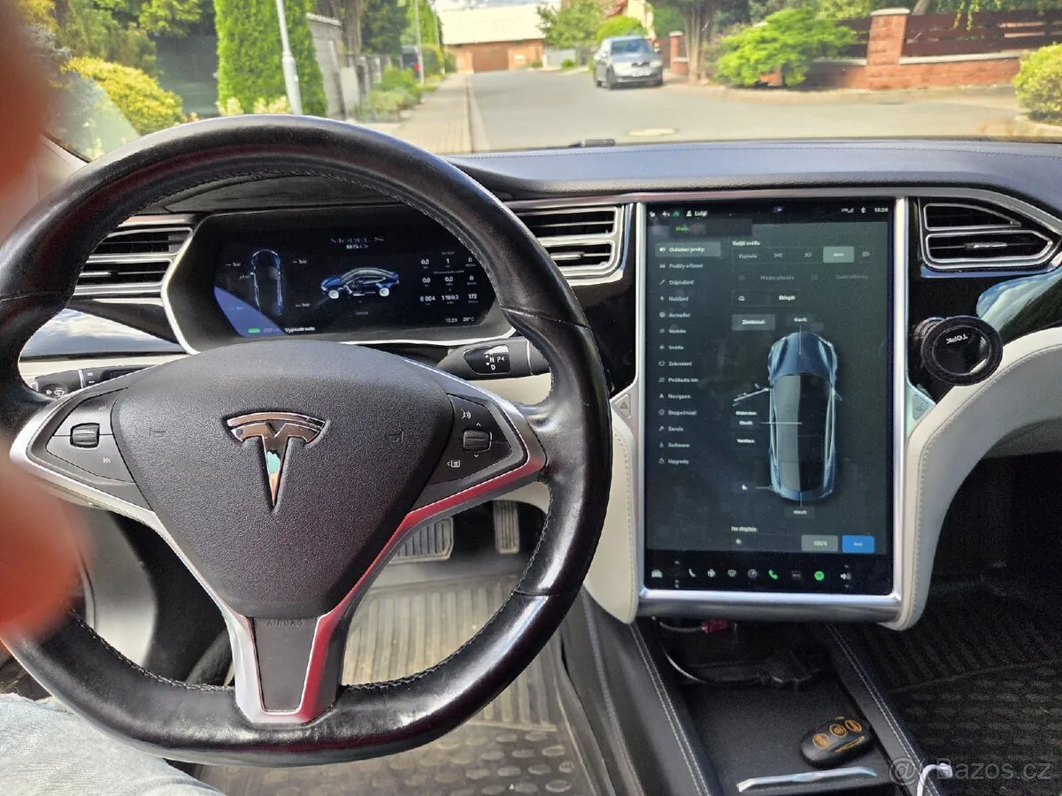 Tesla Model S 2015 photo 3
