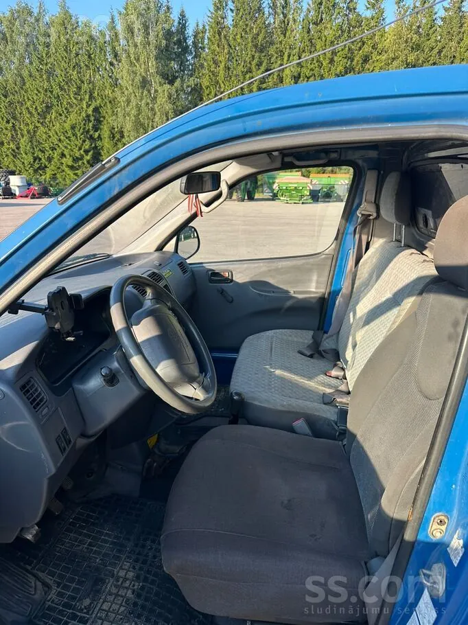 Toyota Hiace 2002 photo 3