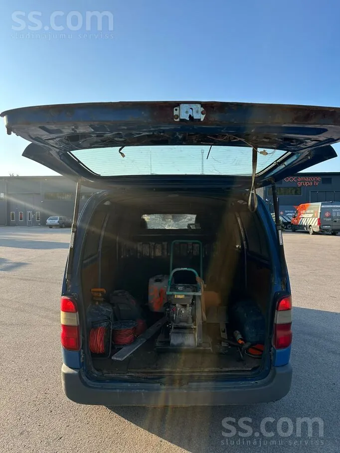 Toyota Hiace 2002 photo 5