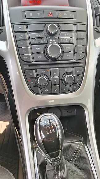 Opel Astra 2011 photo 4
