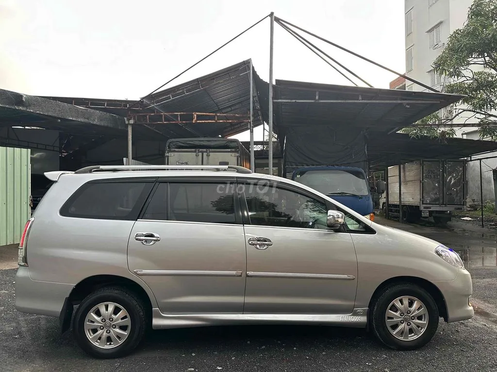 Toyota Innova 2008 photo 3