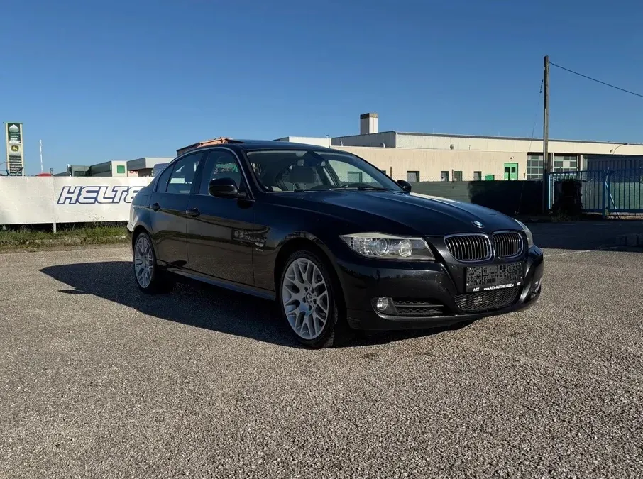 BMW 3 Series 2011 photo 3