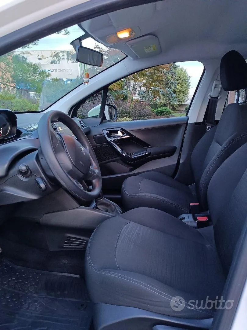 Peugeot 208 2020 photo 5