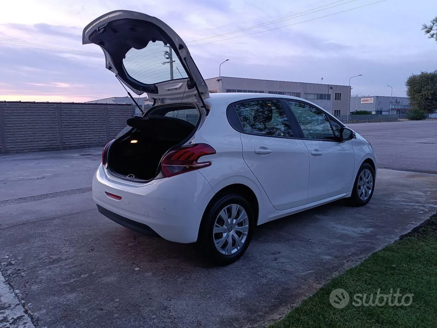 Peugeot 208 2020 photo 3