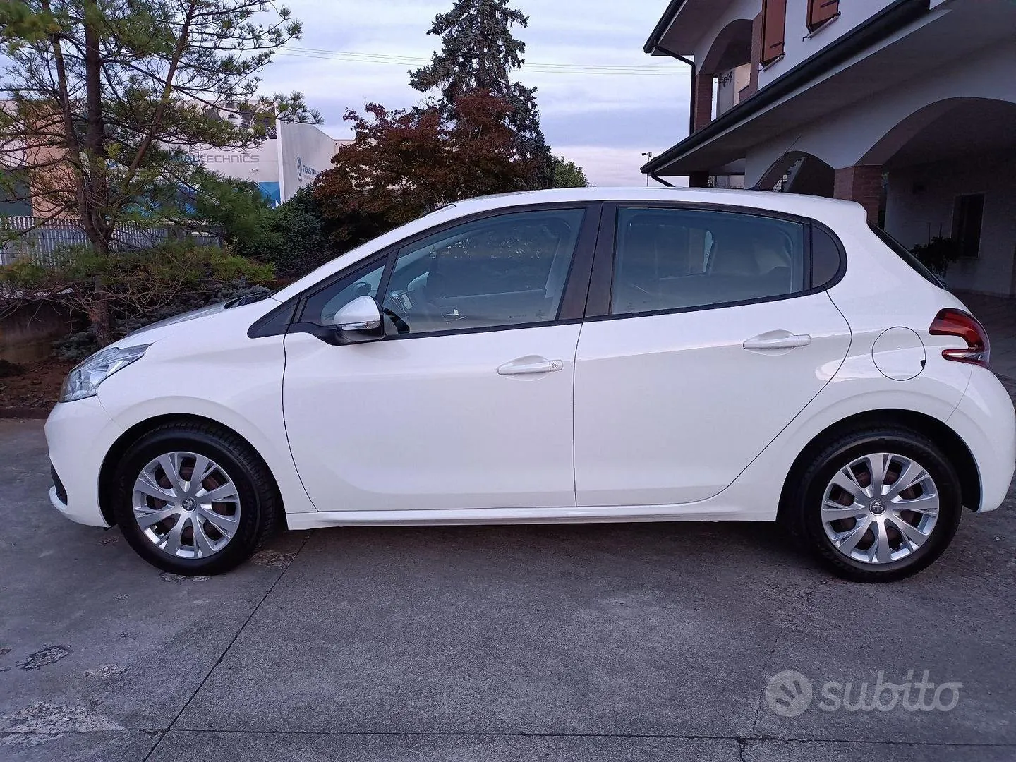 Peugeot 208 2020 photo 4