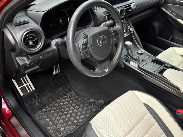 Lexus Is 2023 photo 3
