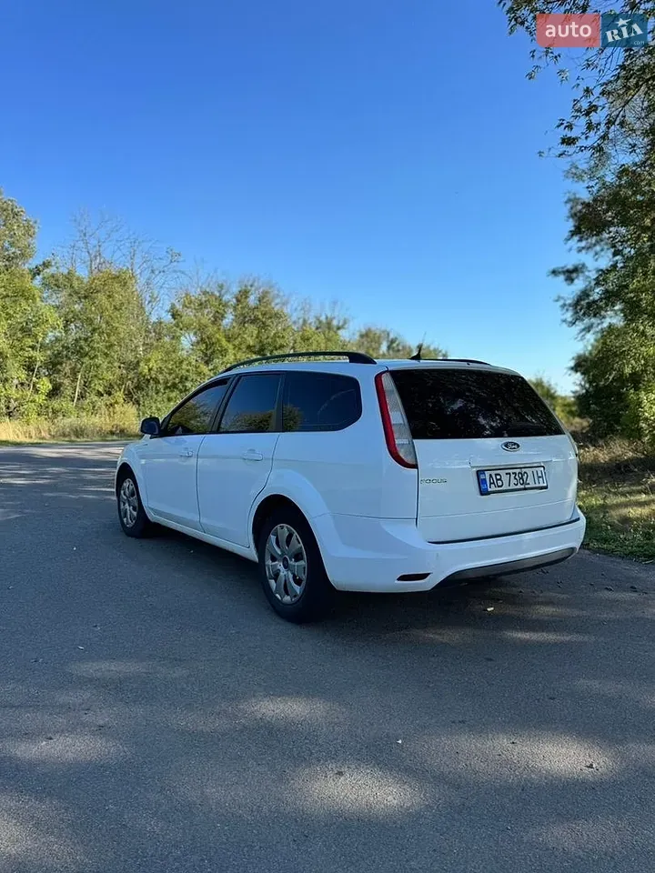 Ford Focus 2010 photo 4