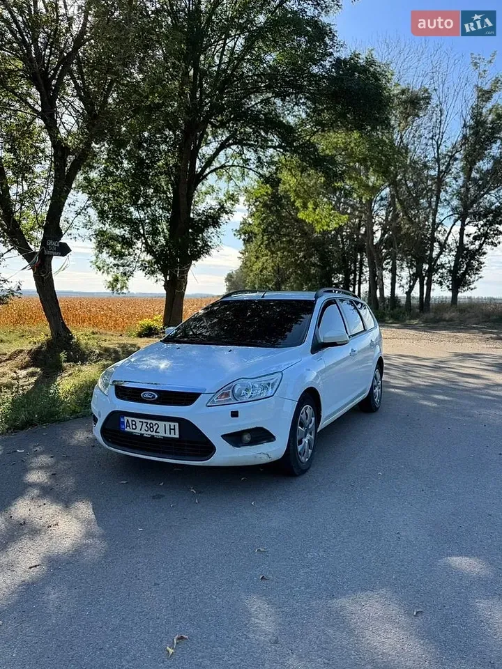 Ford Focus 2010 photo 2