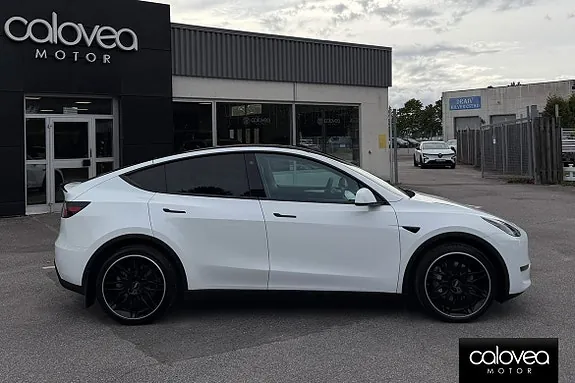 Tesla Model Y 2022 photo 2