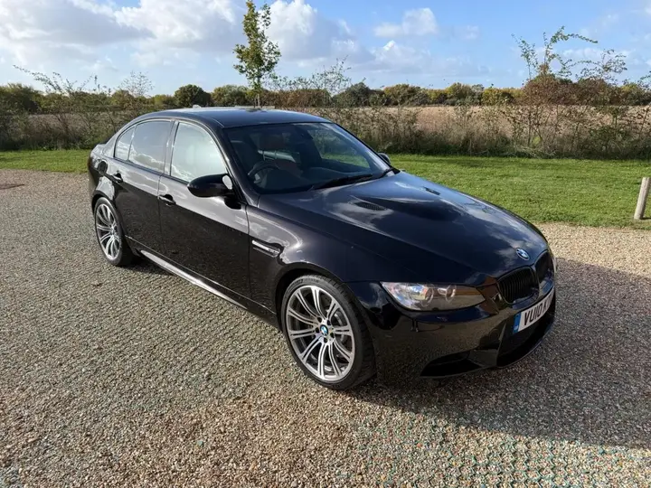 BMW M3 2010 photo 2