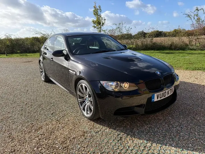 BMW M3 2010 photo 3
