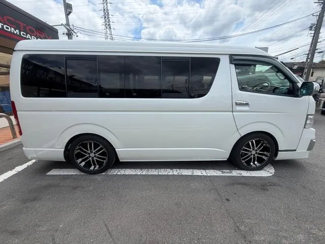 Toyota Hiace Wagon 2011 photo 3