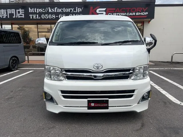 Toyota Hiace Wagon 2011 photo 2