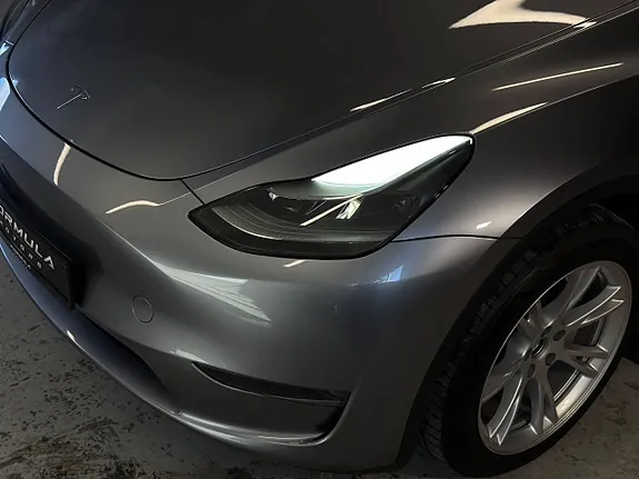 Tesla Model Y 2023 photo 4