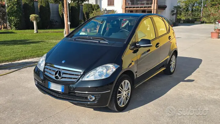 Mercedes-Benz A 160 2011 photo 2