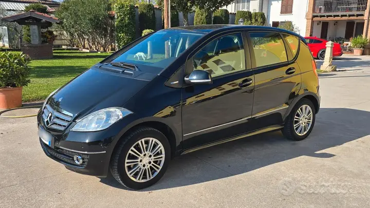 Mercedes-Benz A 160 2011 photo 3