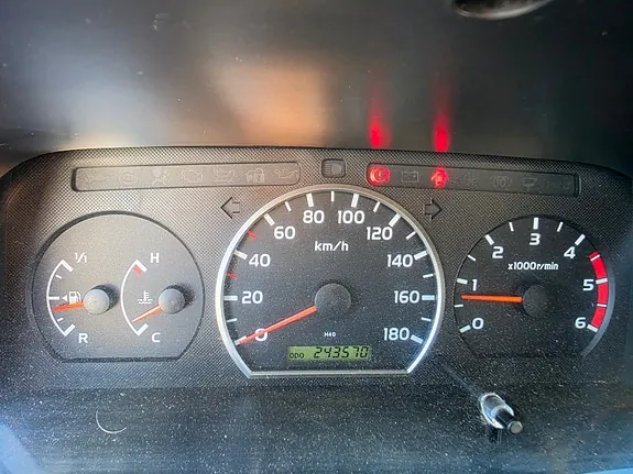 Toyota Hiace 2011 photo 4