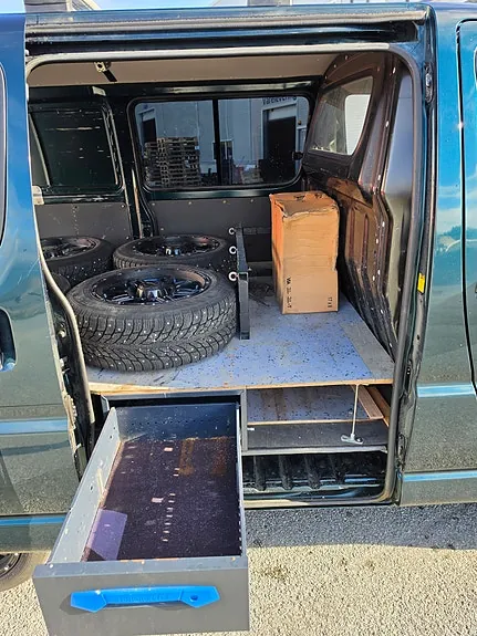 Toyota Hiace 2011 photo 3