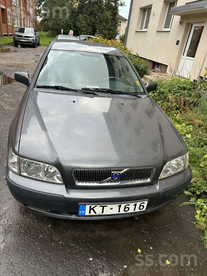 Volvo V40 2001 photo 2
