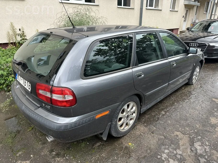 Volvo V40 2001 photo 4