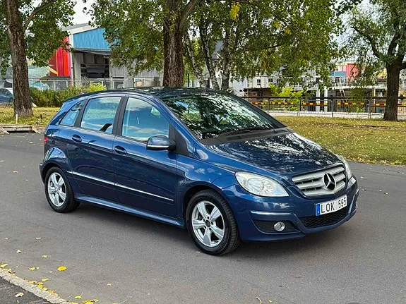 Mercedes-Benz B200 2011 photo 2