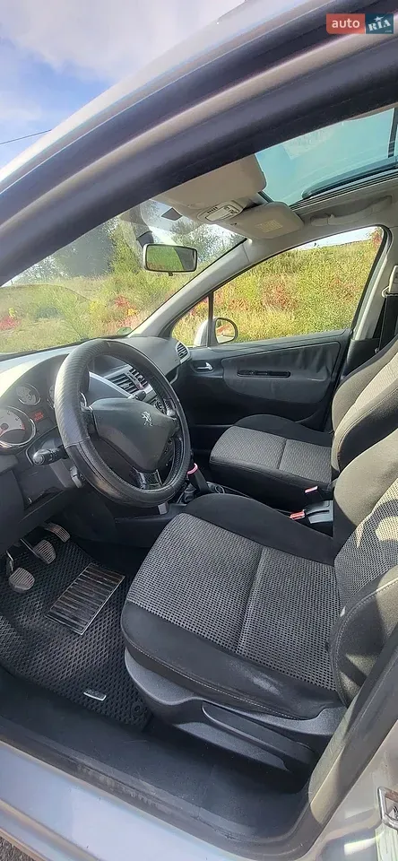 Peugeot 207 2010 photo 3