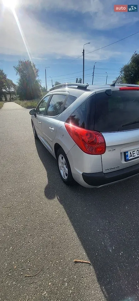 Peugeot 207 2010 photo 5