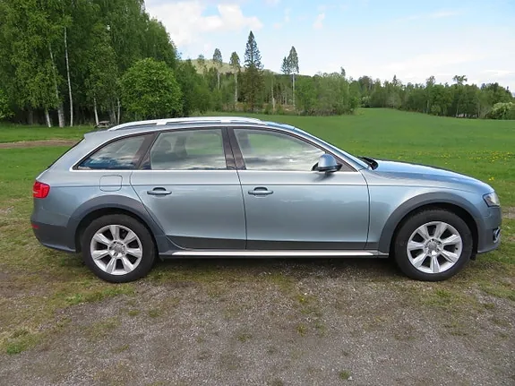 Audi A4 Allroad 2011 photo 2