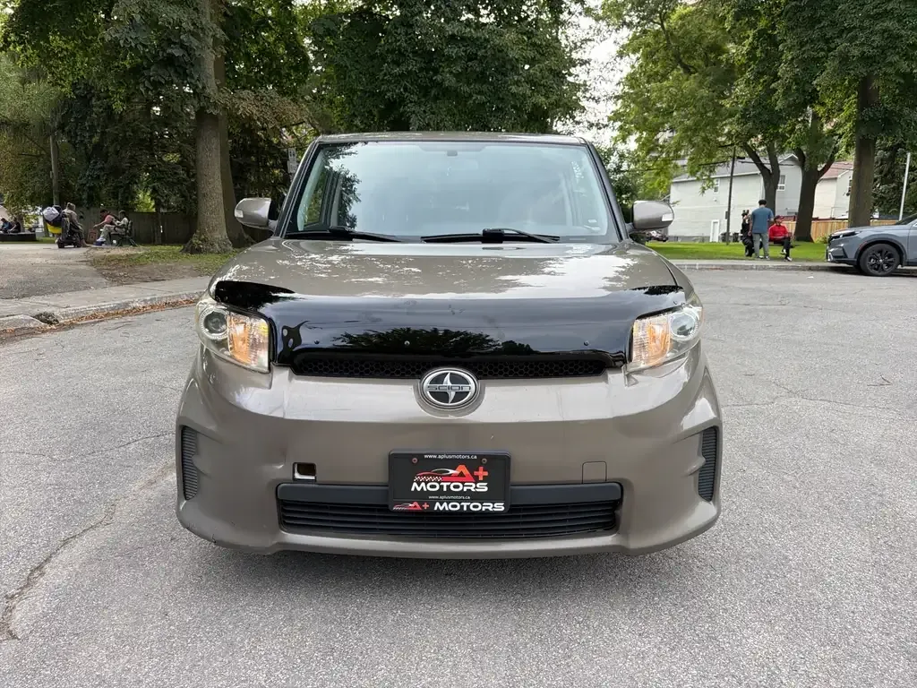 Scion Xb 2012 photo 2