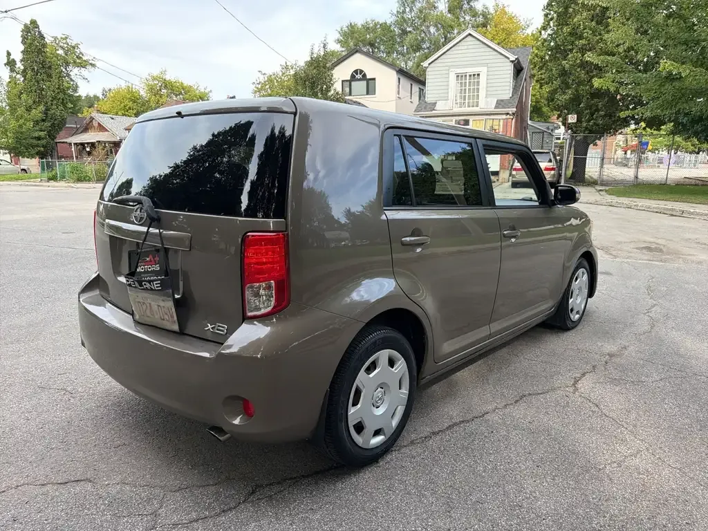 Scion Xb 2012 photo 5