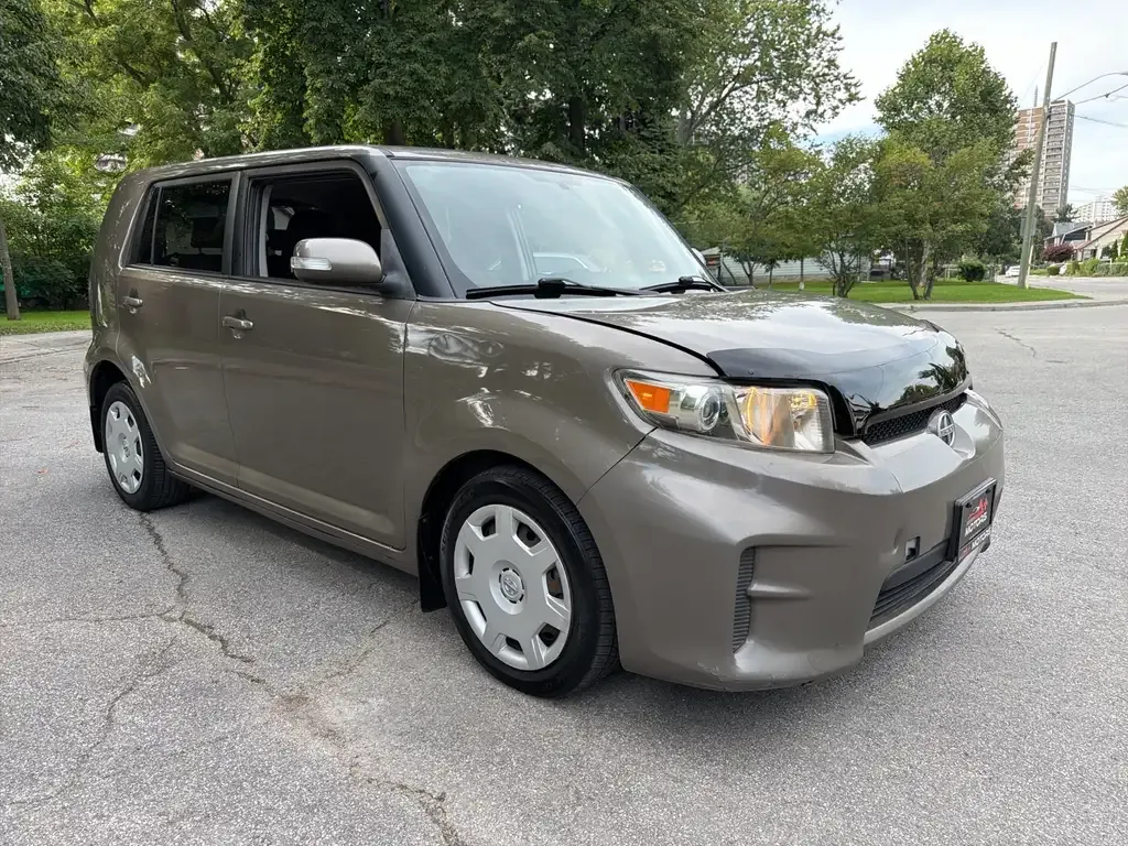 Scion Xb 2012 photo 3