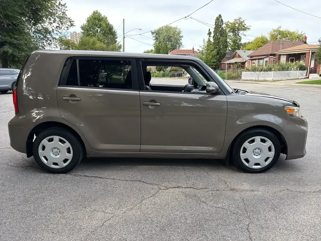Scion Xb 2012 photo 4