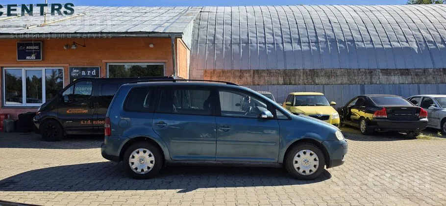 Volkswagen Touran 2004 photo 2