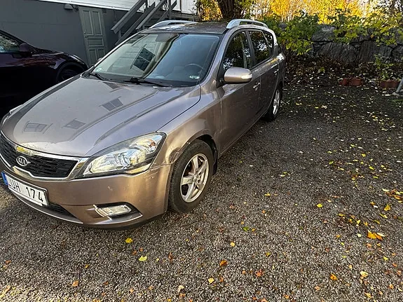 Kia Ceed 2012 photo 2