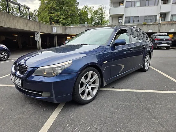 BMW 523I