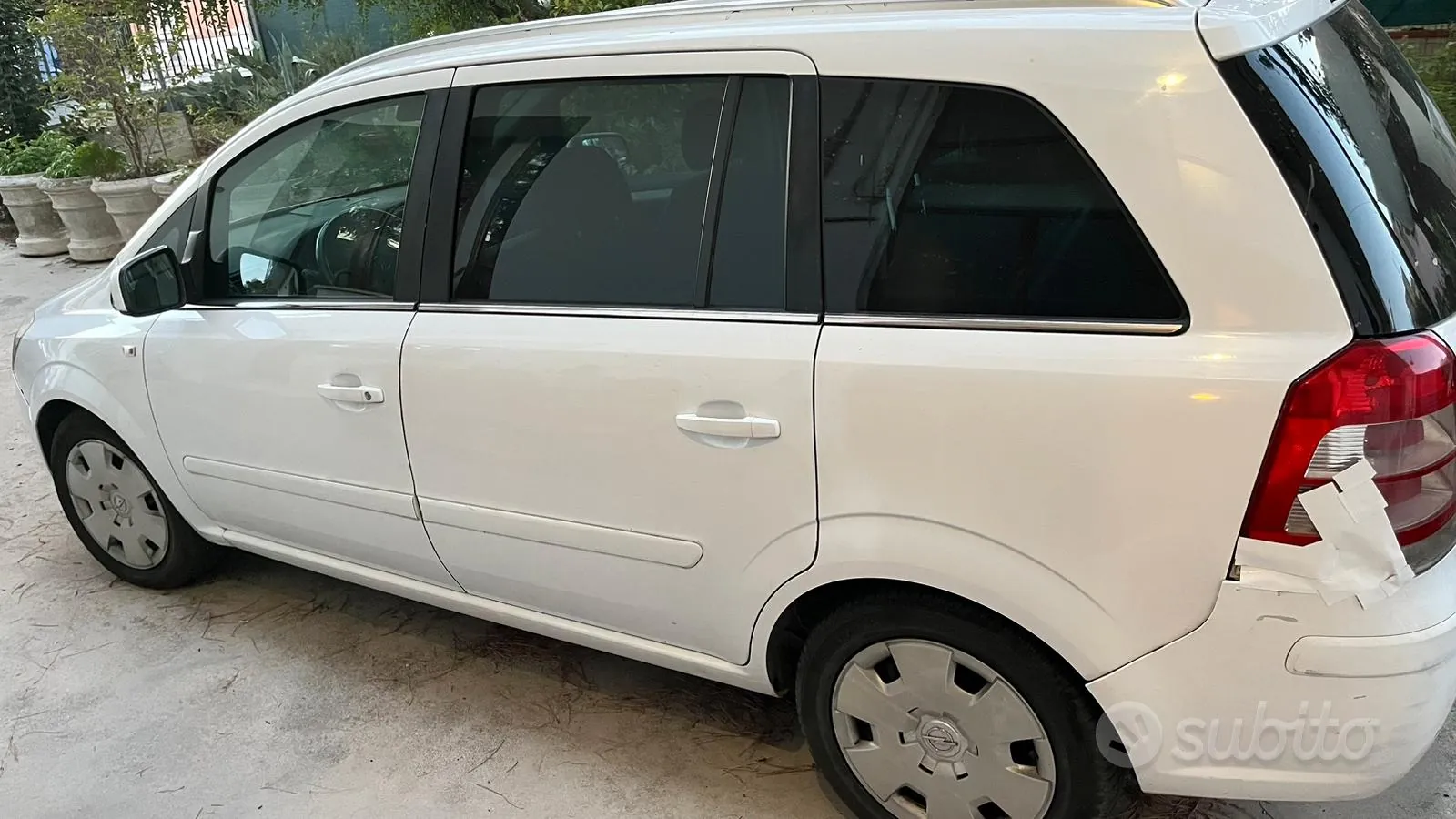 Opel Zafira 2012 photo 2