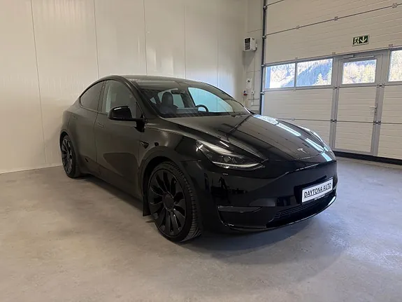 Tesla Model Y 2023 photo 4